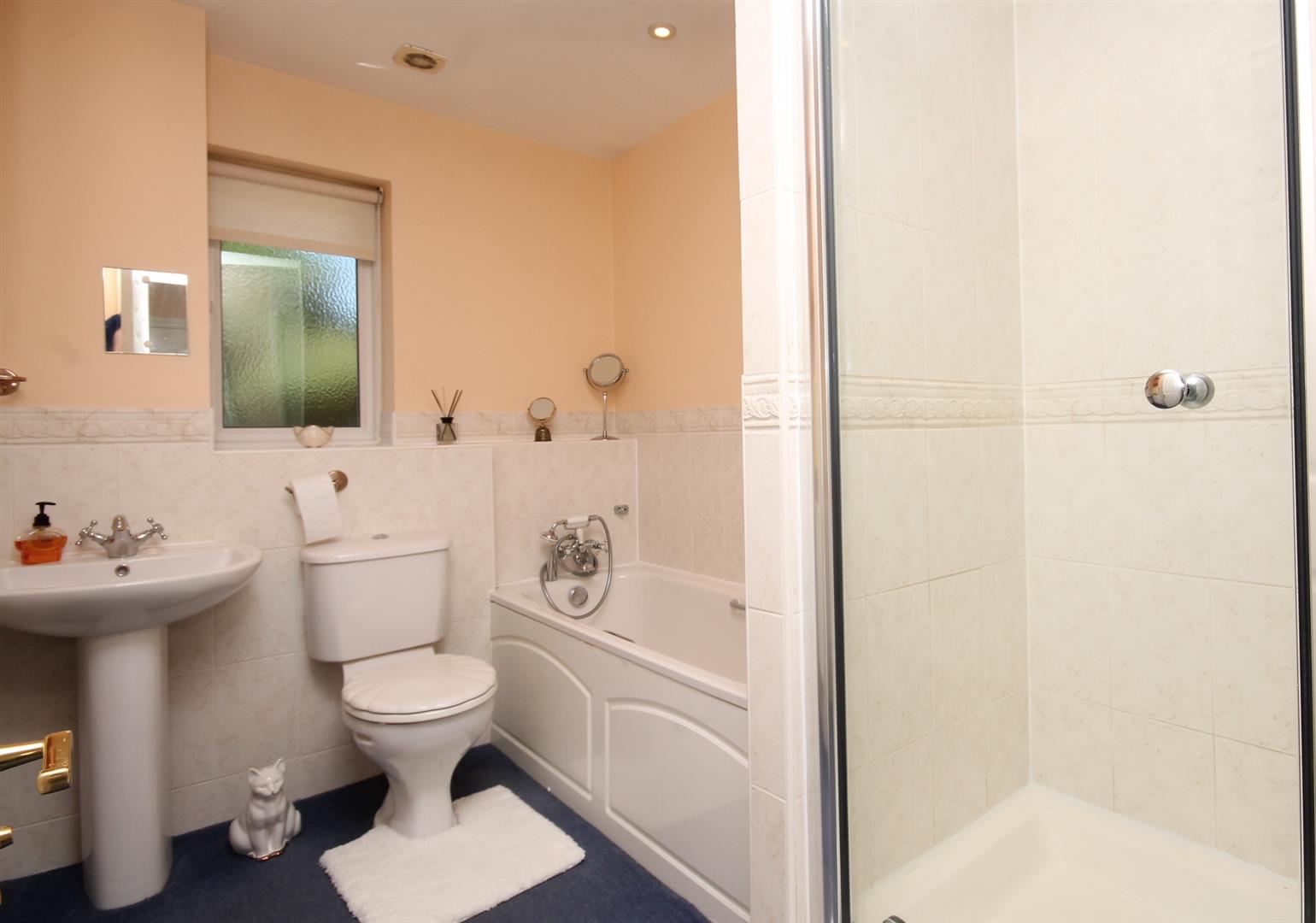 EN-SUITE BATHROOM